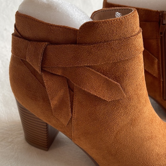 NWT PiePieBuy Tie Knot Chelsea Closed Toe Stacked Heel Booties - Picture 6 of 12